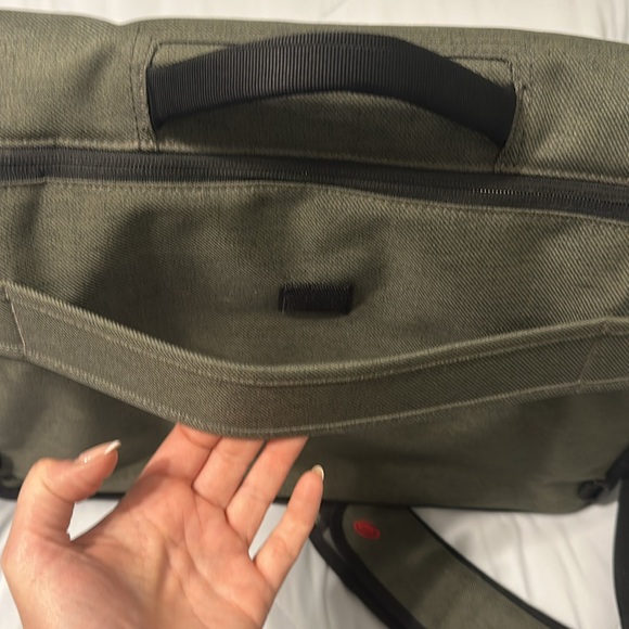 Timbuk2 Command Messenger Bag in Gray PERFECT CONDITION - Picture 8 of 15